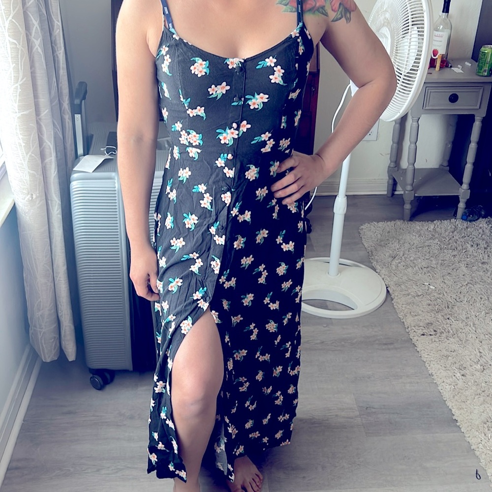 black and floral spring Hollister button down dress.